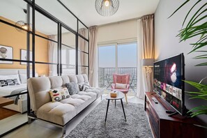 1 habitación, escritorio, tabla de planchar con plancha y wifi 