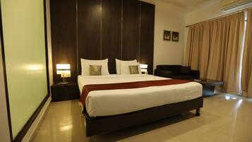 Executive Double or Twin Room, Garden View | Minibar, in-room safe, desk, free WiFi
