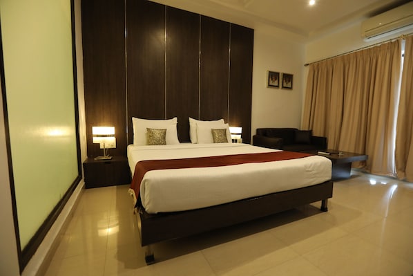 In-room safe, desk, free WiFi, wheelchair access