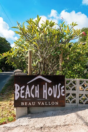 Façana frontal de l'allotjament