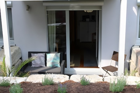 Exterior detail. 1-room studio apartment with terrace and Wi-Fi
