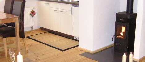 ثلاجة، ميكروويف، موقد طهي مسطح، ماكينة لصنع القهوة/الشاي