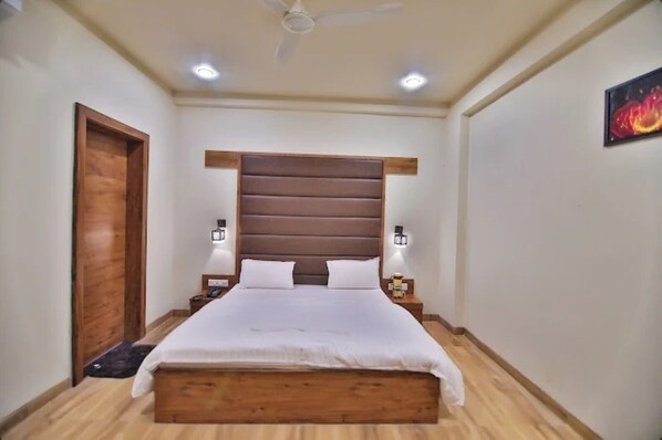 Deluxe Room | Free WiFi - Shyam Inn (Vrindavan)