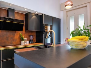 Fridge, oven, dishwasher, cookware/dishes/utensils