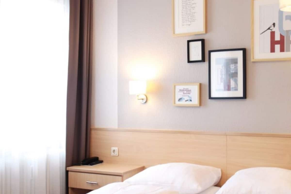 Double Room | Desk, laptop workspace, free WiFi