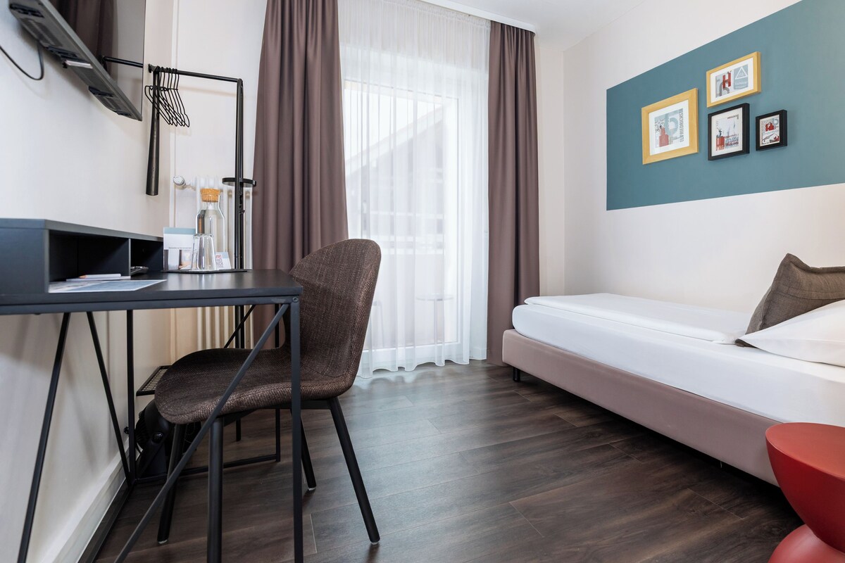 Habitación individual clásica | Escritorio, espacio para trabajar con laptop y wifi gratis