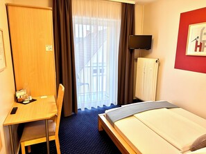 Enkeltrom – superior | Skrivebord, skrivebord for bærbar PC og wi-fi (inkludert)