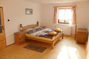 4 bedrooms, free WiFi, bed sheets