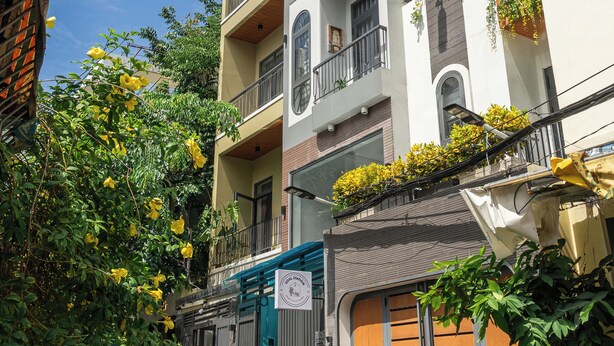 A multi-story residential building with balconies, a garage, and a street view. - Soul Station Studio Hotel II (Ho Chi Minh City)