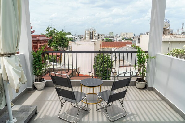 Executive Studio, City View