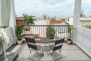 Executive Studio, City View | Desk, free WiFi