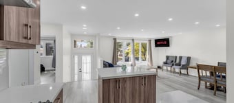 Spacious home with 6 Beds