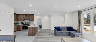 Spacious 6BR Getaway | Sleeps 16 | Yard & Parking