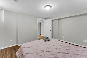 7 quartos, escrivaninha, Wi-Fi, roupa de cama