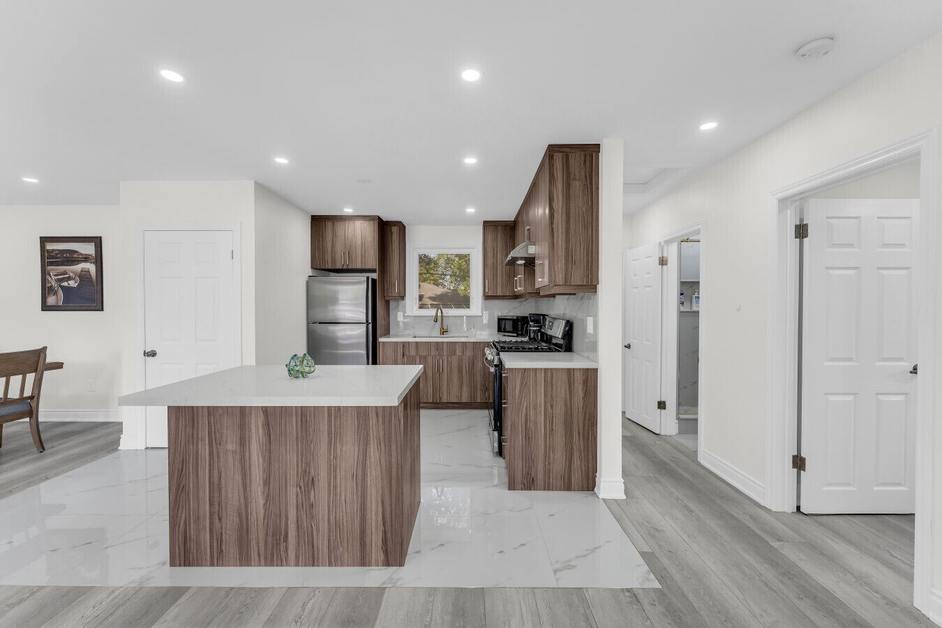 Refrigerador, microondas, horno y parrilla de estufa 