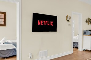 4 habitaciones, tabla de planchar con plancha, cuna de viaje y wifi 