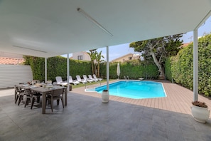 Villa, Smoking