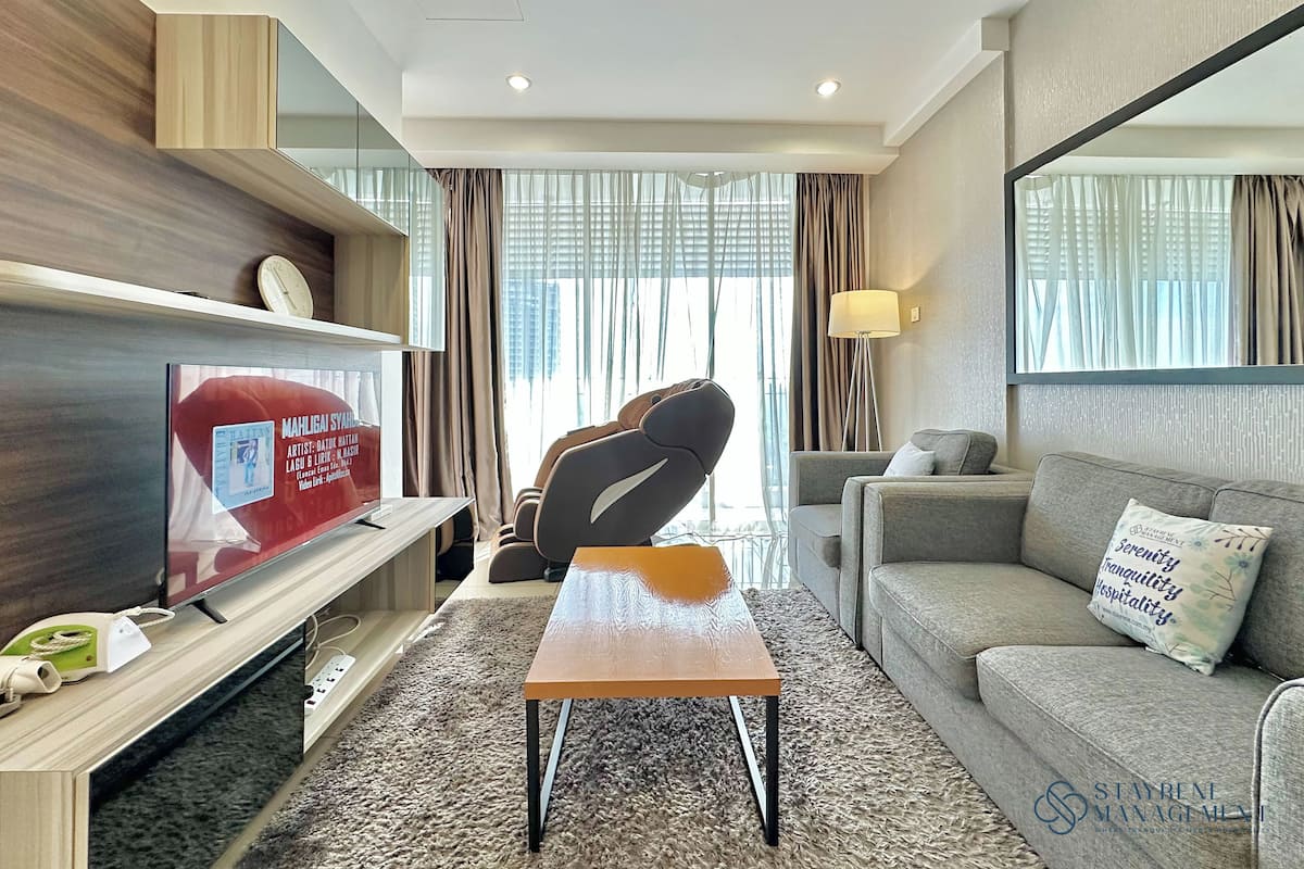 Comfort Studio, 1 King Bed, Non Smoking, City View | Living area