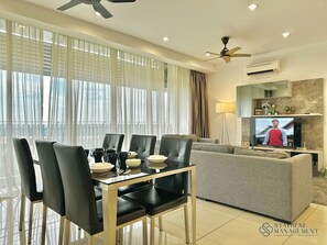 Comfort Apartment, 2 Bedrooms, Non Smoking, City View | In-room dining