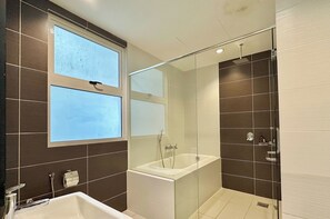 Bathroom - Encorp Marina Puteri Harbour by Stayrene (Iskandar Puteri)