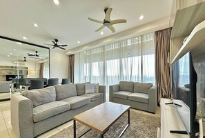 Comfort Apartment, 2 Bedrooms, Non Smoking, City View | Living area