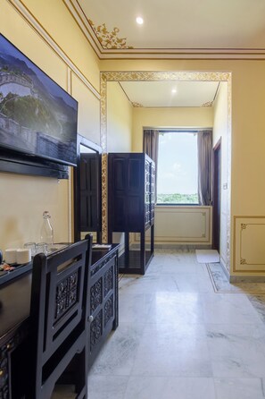 Habitación Deluxe | Escritorio, sistema de insonorización, wifi gratis y ropa de cama