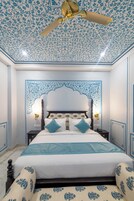 Superior Room | Desk, soundproofing, free WiFi, bed sheets