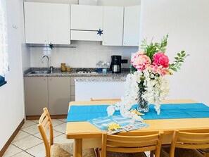 Apartment, 2 Schlafzimmer, Gartenblick | Esszimmer