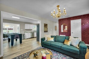 Smart TV, futbolito, tenis de mesa y libros 