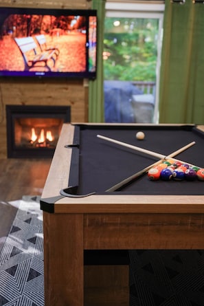 Game room - Cranmore home in North Conway|sleeps8|pet+ (Conway)