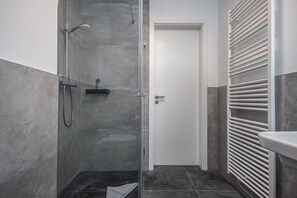 Douche, serviettes fournies