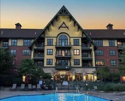 Walk to Mountain Creek Bike Park - Pool + Hot Tubs + Sauna