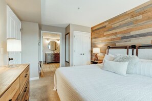 2 bedrooms, desk, iron/ironing board, travel cot