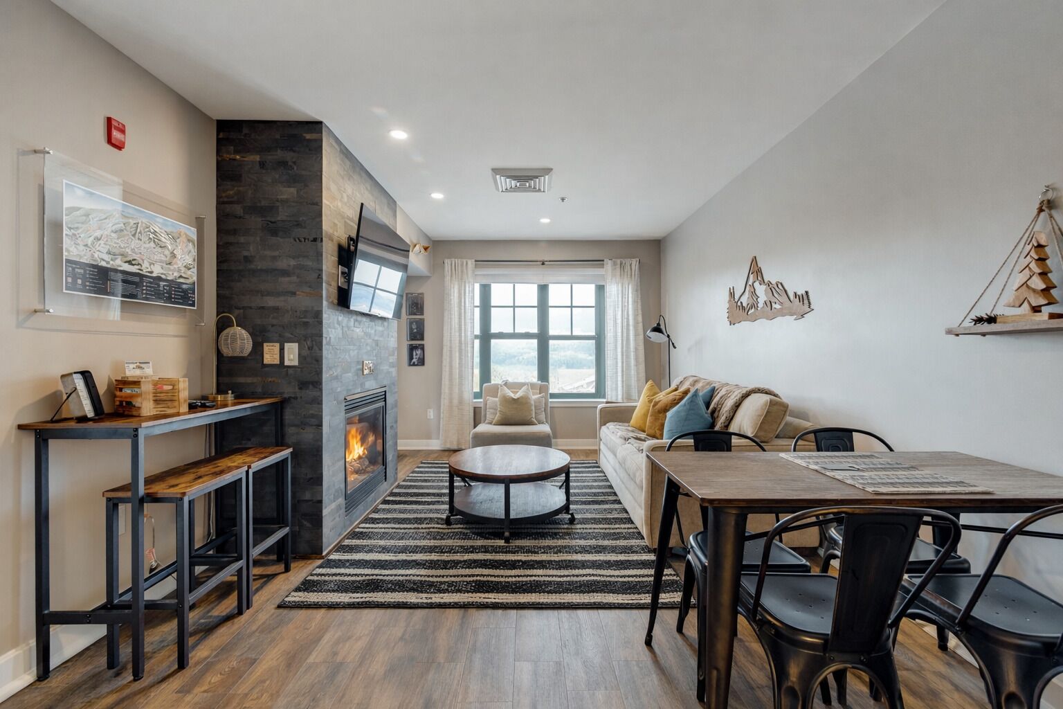 智能电视、壁炉、电子游戏、桌上足球