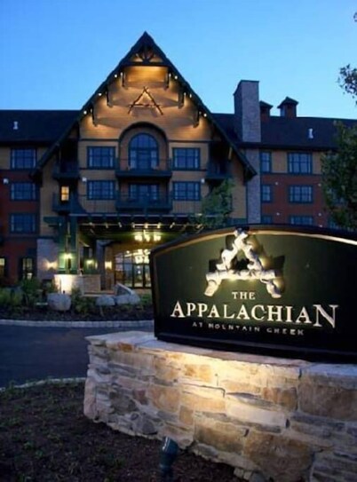 Hike, Bike, Wine & More! Ski-In, Ski-Out, Waterpark & Biking fun-Just Steps Away