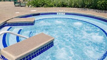 Een verwarmd zwembad