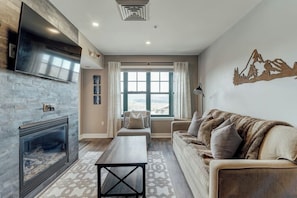 Smart TV, fireplace, video games, table tennis