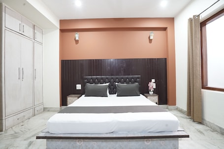 Deluxe Double Room, Balcony | Free WiFi