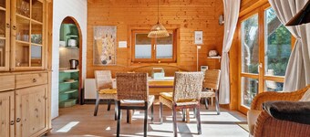 Ferienhaus 'Reiher' mit gemeinsamer Terrasse, Gemeinschaftsgarten und WLAN
