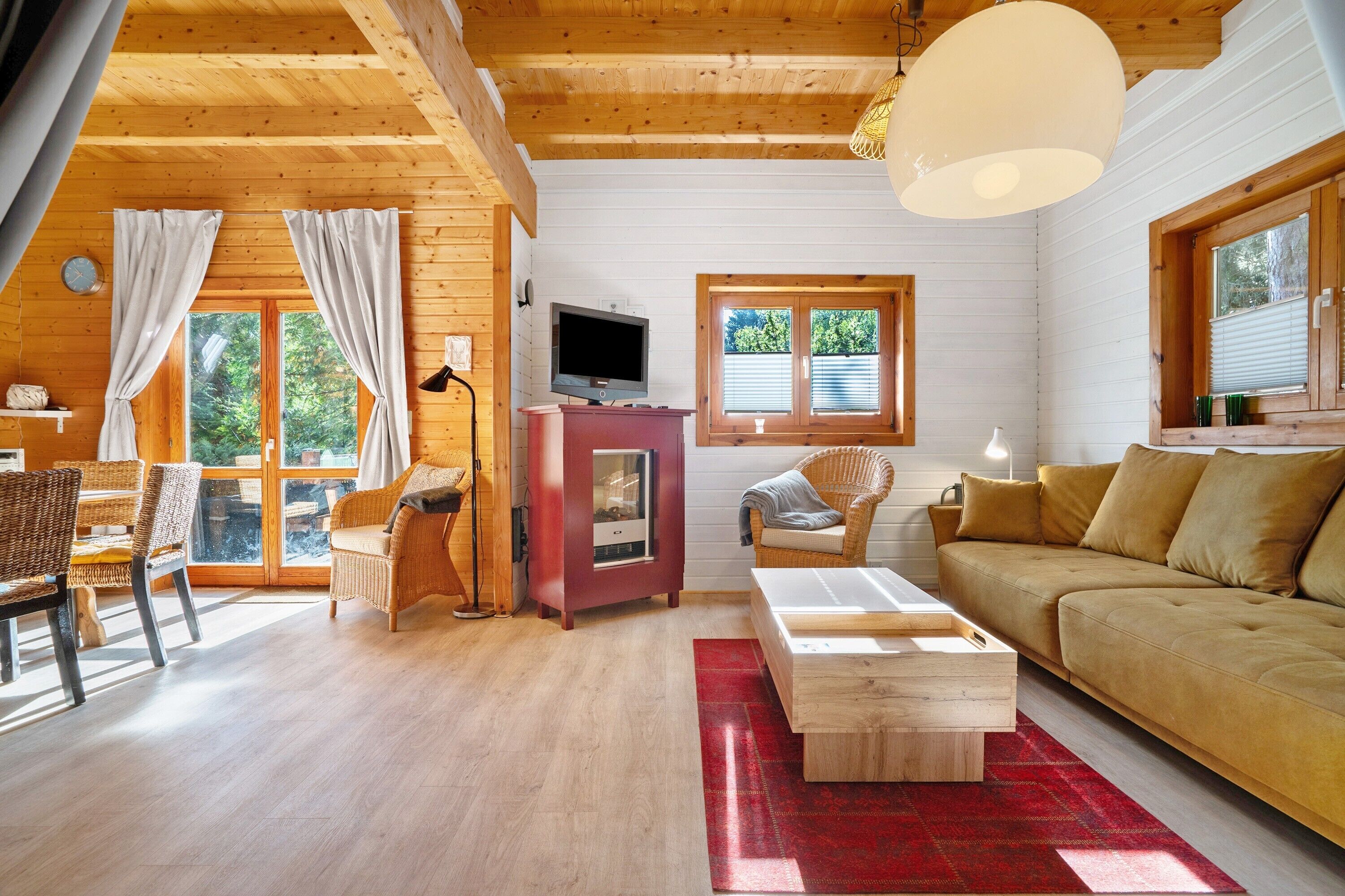 TV, fireplace, stereo