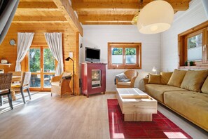 TV, fireplace, stereo - Holiday Home 'Reiher' with Shared Terrace, Communal Garden and Wi-Fi (Lychen)