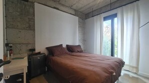 3 habitaciones, tabla de planchar con plancha, wifi y ropa de cama 