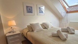 2 chambres, fer et planche à repasser, draps fournis