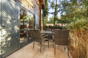 تناول الطعام بالخارج