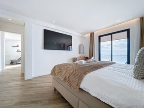 3 bedrooms, desk, iron/ironing board, travel cot