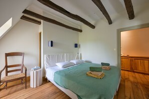 Deluxe-værelse med dobbeltseng eller 2 enkeltsenge - eget badeværelse - udsigt til gårdsplads | Gratis Wi-Fi