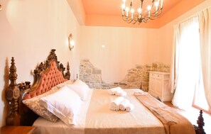 2 bedrooms, travel crib, free WiFi