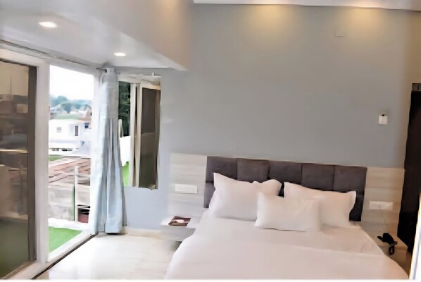 Deluxe Double Room, City View