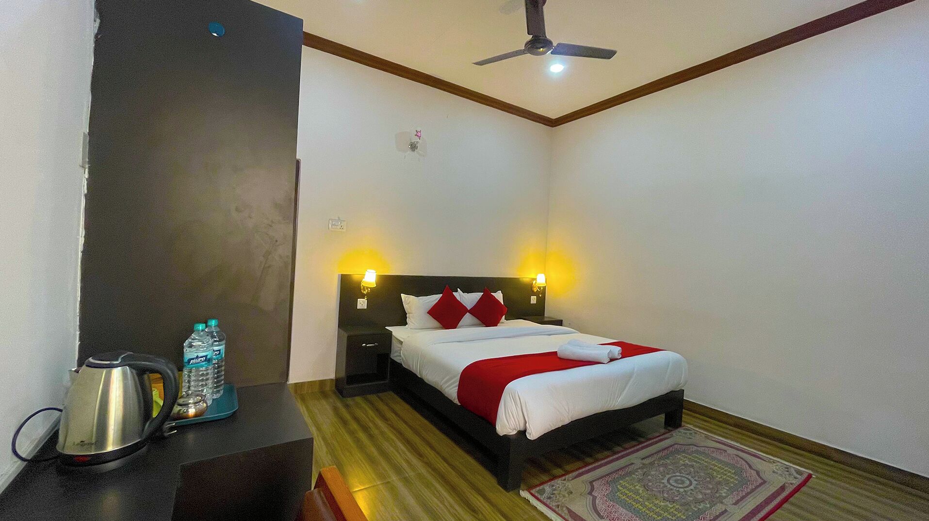 Deluxe-værelse med dobbeltseng eller 2 enkeltsenge - balkon - byudsigt | Badeværelse | Hårtørrer, hjemmesko