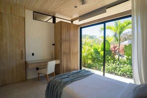 3 bedrooms, desk, WiFi, bed sheets